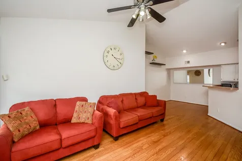 2121 El Paseo Street 2002 Houston TX 77054