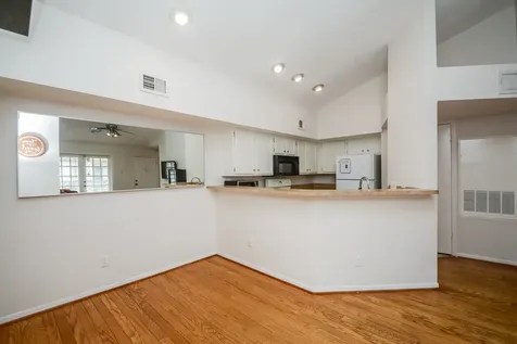 2121 El Paseo Street 2002 Houston TX 77054