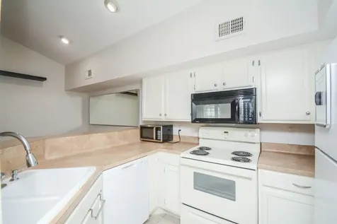 2121 El Paseo Street 2002 Houston TX 77054