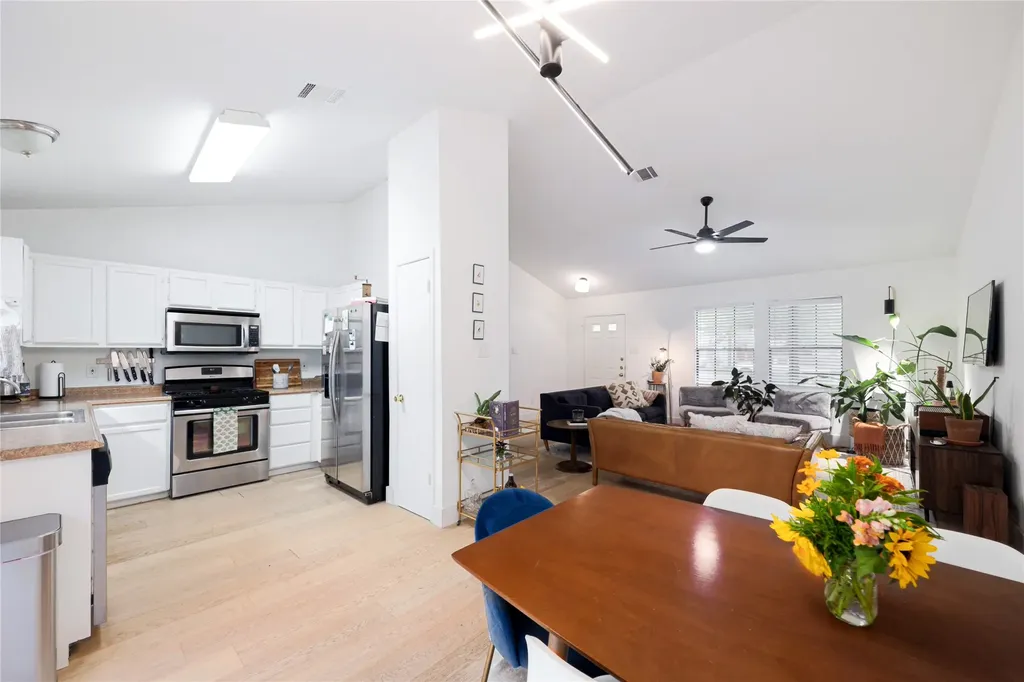 8812 United Kingdom Drive Austin TX 78748