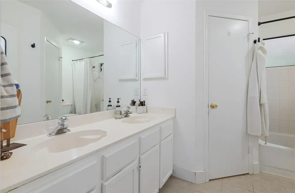8812 United Kingdom Drive Austin TX 78748