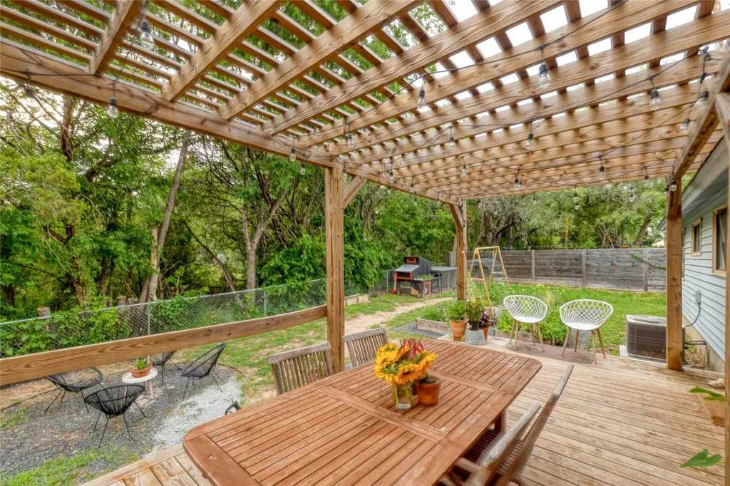 8812 United Kingdom Drive Austin TX 78748