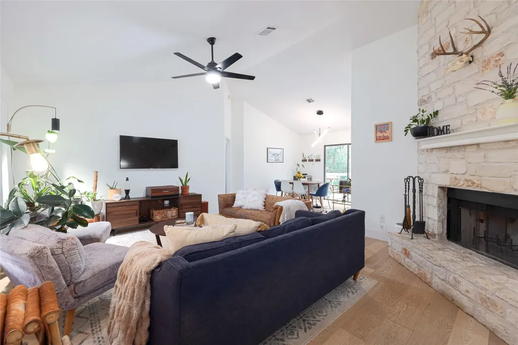 8812 United Kingdom Drive Austin TX 78748