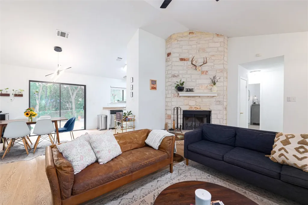 8812 United Kingdom Drive Austin TX 78748