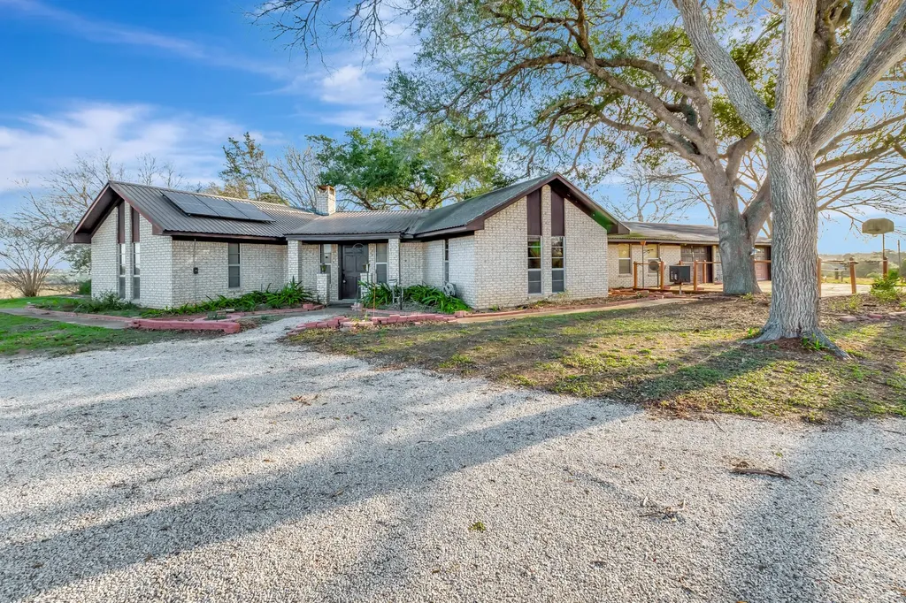 10957 N Us Highway 77 Schulenburg TX 78956