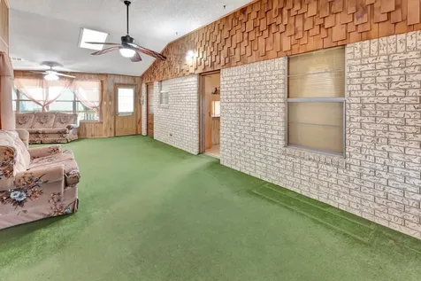 10957 N Us Highway 77 Schulenburg TX 78956