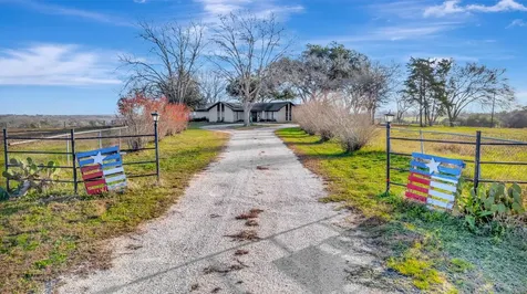 10957 N Us Highway 77 Schulenburg TX 78956
