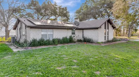 10957 N Us Highway 77 Schulenburg TX 78956