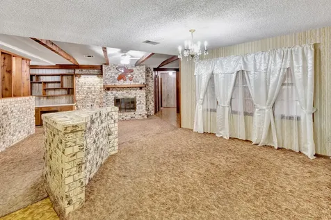 10957 N Us Highway 77 Schulenburg TX 78956