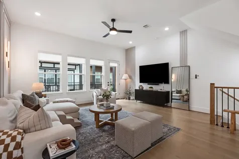 857 Fisher Street F Houston TX 77018