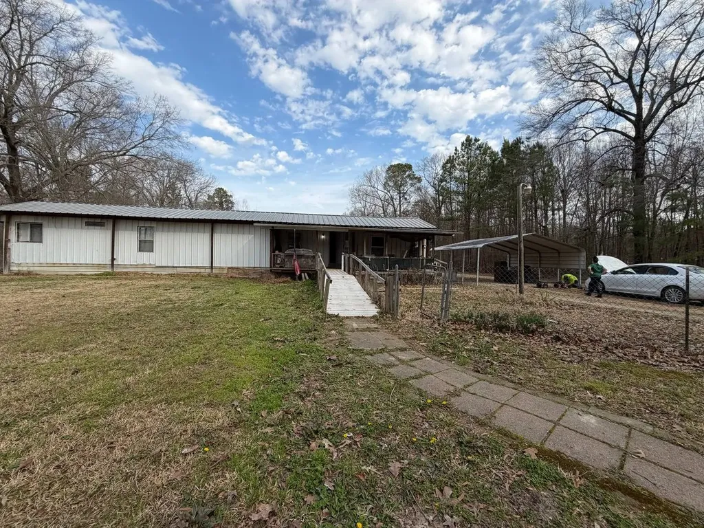 714 County Road 3011 New Boston TX 75570