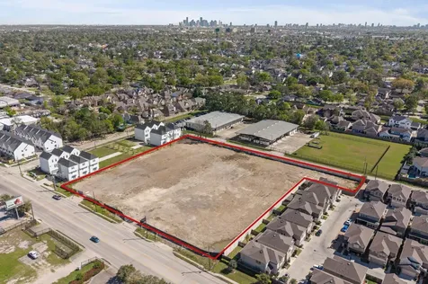3919 Pinemont Drive Houston TX 77018