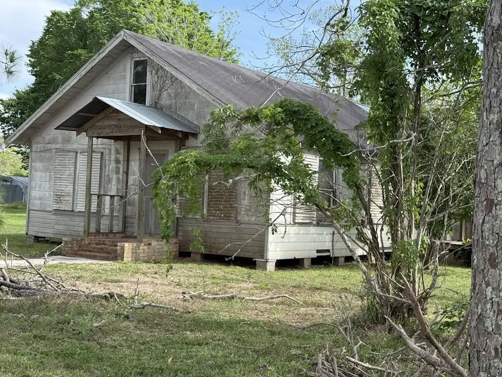 7103 Highway 36 Jones Creek TX 77541