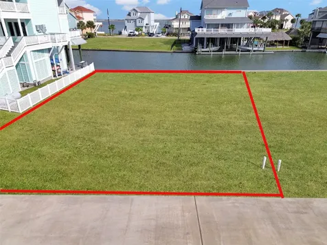 510 Neptune Circle Tiki Island TX 77554