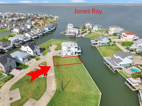 510 Neptune Circle Tiki Island TX 77554