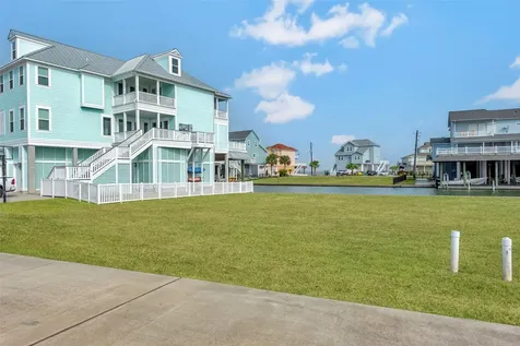 510 Neptune Circle Tiki Island TX 77554