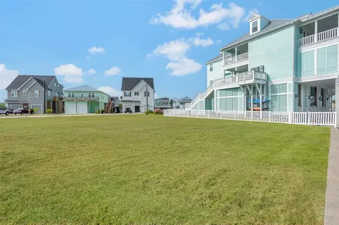 510 Neptune Circle Tiki Island TX 77554
