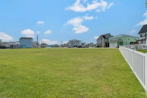 510 Neptune Circle Tiki Island TX 77554
