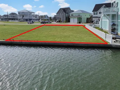 510 Neptune Circle Tiki Island TX 77554