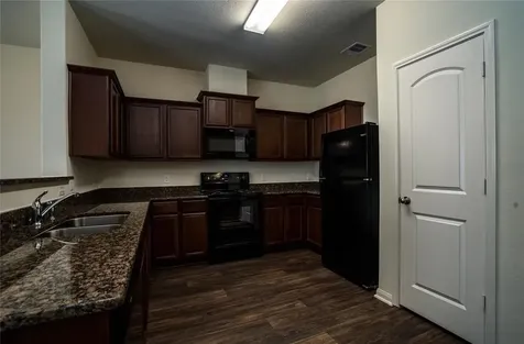 208 Autumn Berry Lane Brookshire TX 77423