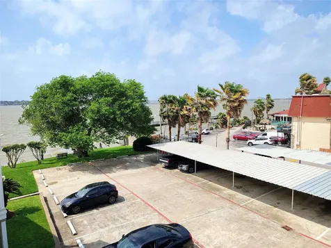205 Yacht Club Lane 205 Seabrook TX 77586