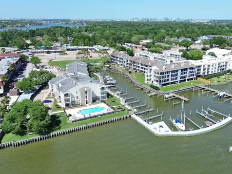 205 Yacht Club Lane 205 Seabrook TX 77586