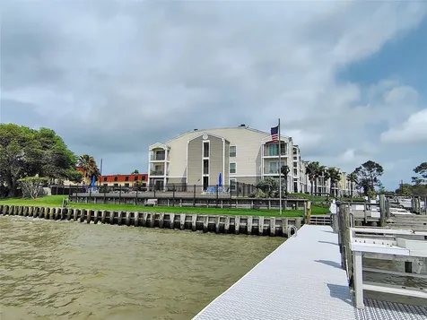 205 Yacht Club Lane 205 Seabrook TX 77586