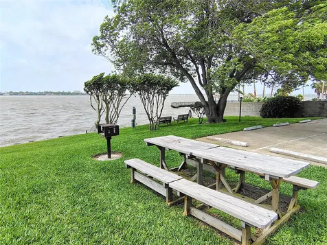 205 Yacht Club Lane 205 Seabrook TX 77586