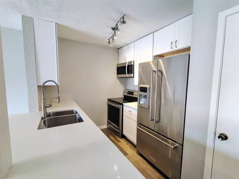 205 Yacht Club Lane 205 Seabrook TX 77586