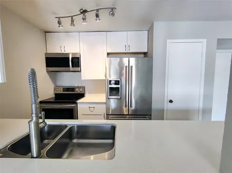 205 Yacht Club Lane 205 Seabrook TX 77586