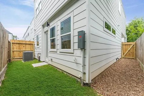 412 Neyland Street F Houston TX 77022