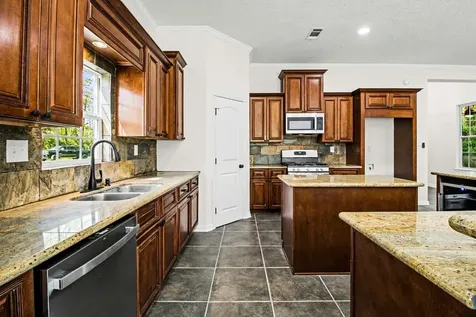 5236 Us Hwy 59 N Livingston TX 77351