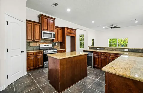 5236 Us Hwy 59 N Livingston TX 77351