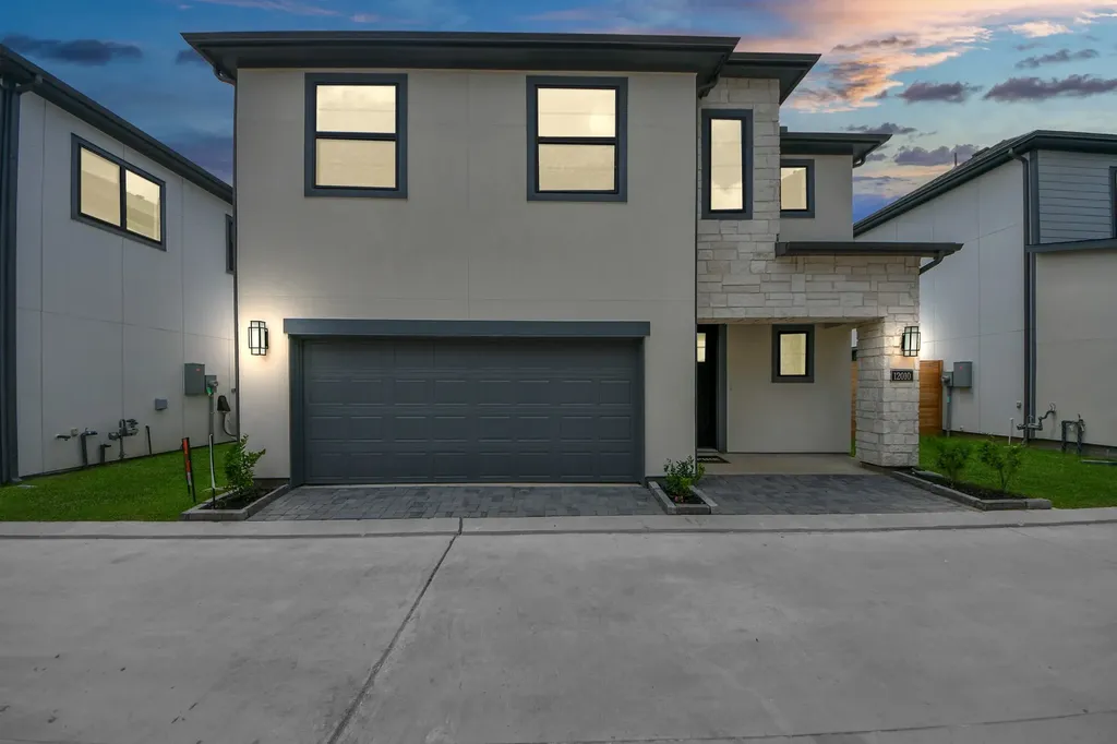 12010 Royal Oaks Banner Way Houston TX 77082