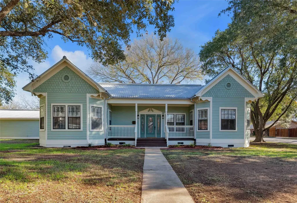 303 South Franklin La Grange TX 78945