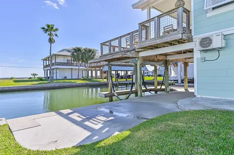 4230 Spanish Main Jamaica Beach TX 77554