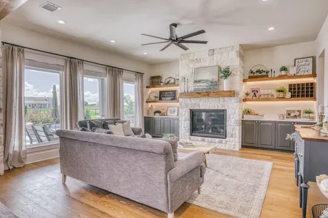 1064 Chapel View Lane Chappell Hill TX 77426