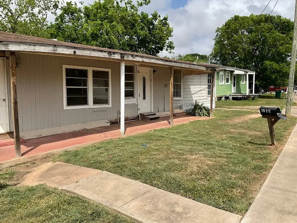 1208 W 10th Street 1212 Freeport TX 77541