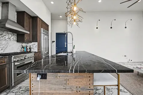 4820 Caroline Street 501 Houston TX 77004