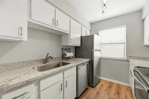 5711 Sugar Hill Drive 24 Houston TX 77057