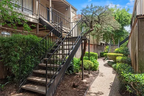 5711 Sugar Hill Drive 24 Houston TX 77057