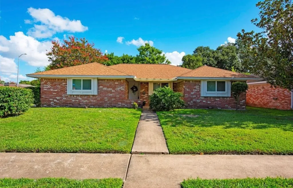 1102 E Rutgers Lane Deer Park TX 77536