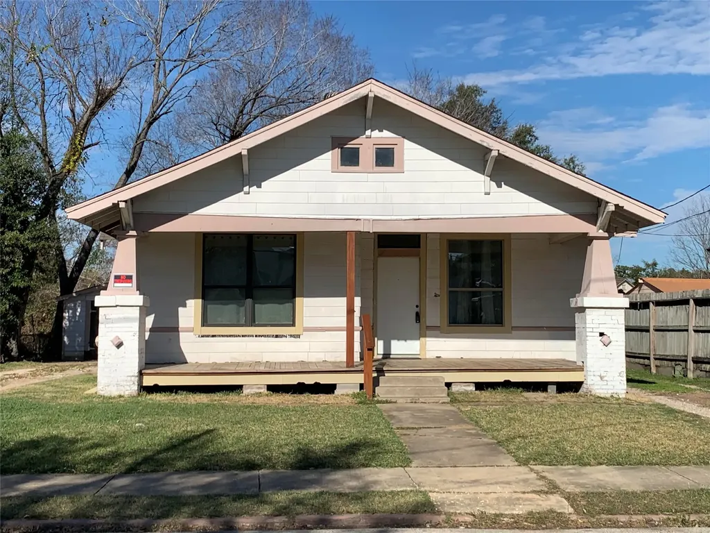 206 Cosmos Street Houston TX 77009