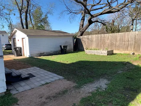 206 Cosmos Street Houston TX 77009
