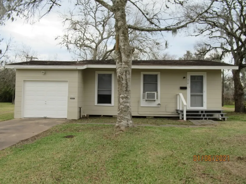 318 Circle Way Street Lake Jackson TX 77566