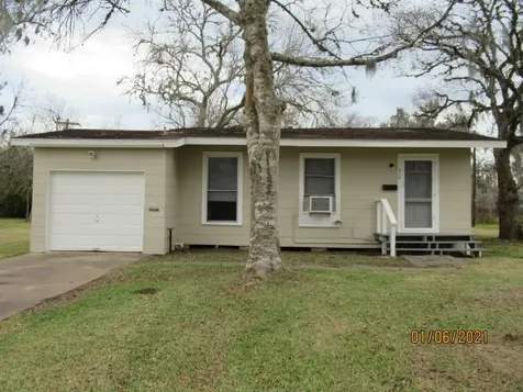 318 Circle Way Street Lake Jackson TX 77566