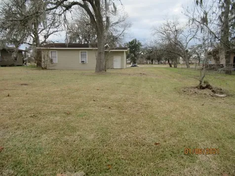 318 Circle Way Street Lake Jackson TX 77566