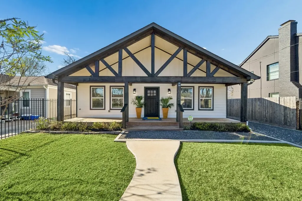 1502 Des Jardines Street Houston TX 77023