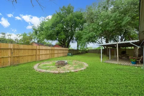 5704 Leggett Lane Pearland TX 77584