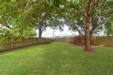 5704 Leggett Lane Pearland TX 77584